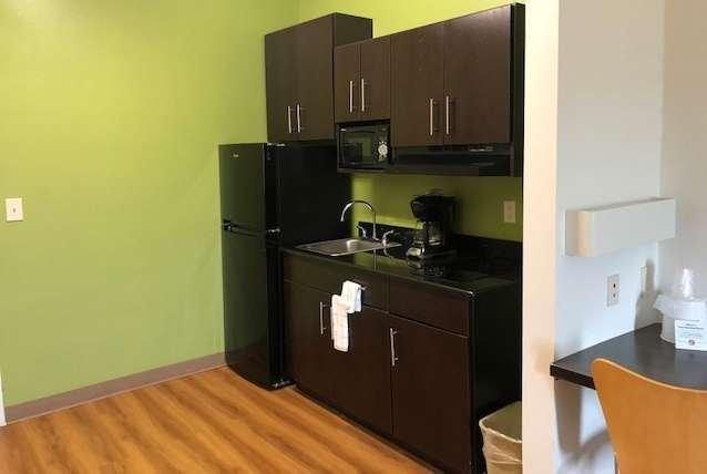 Super 8 By Wyndham Kenedy Motel Room photo