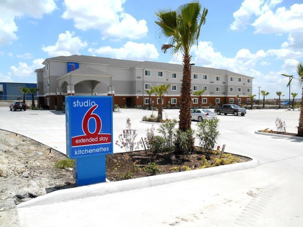 Super 8 By Wyndham Kenedy Motel Exterior photo