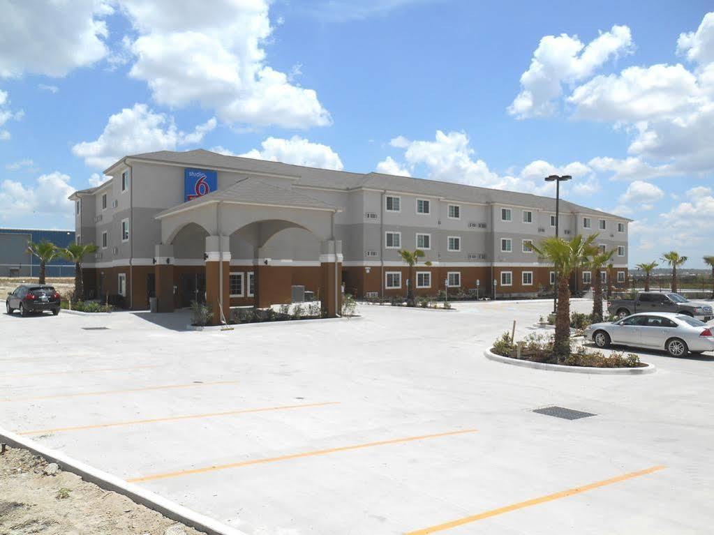 Super 8 By Wyndham Kenedy Motel Exterior photo