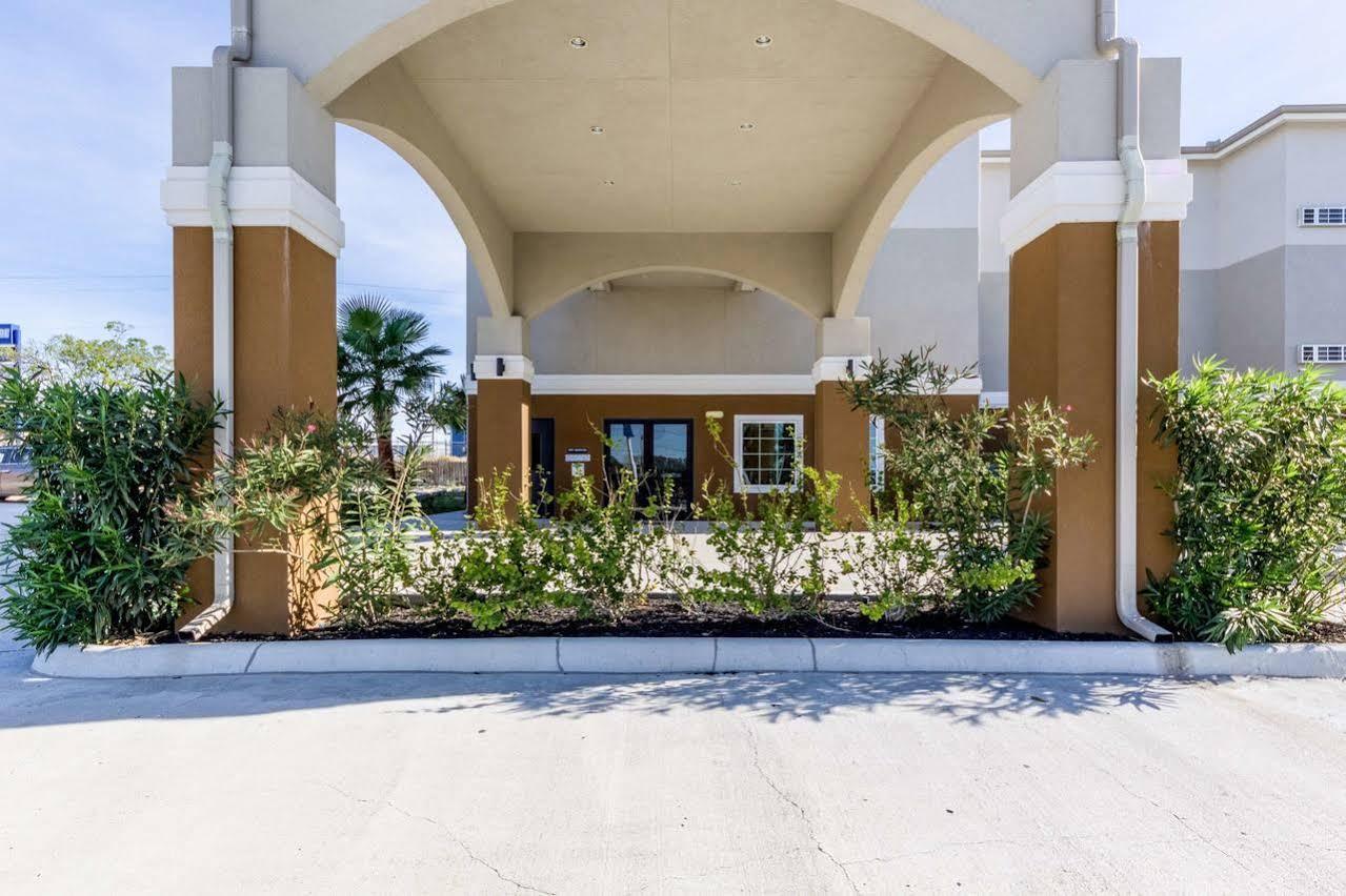 Super 8 By Wyndham Kenedy Motel Exterior photo